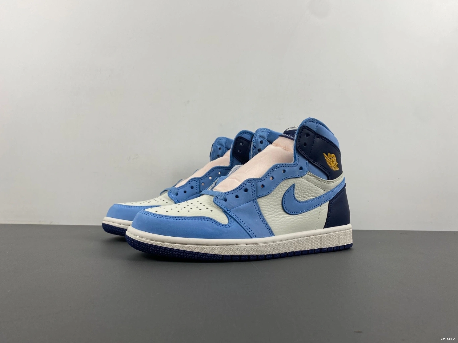 First Flight Air 1 in FD2596-400 Jordan High OG 1101